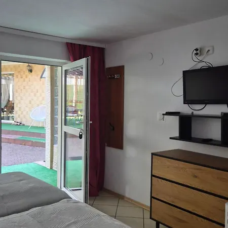 Bed and breakfast Maja 3*